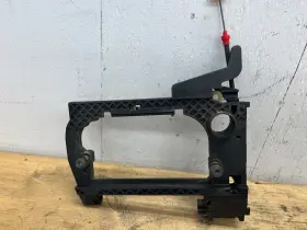 51218236644 Bmw 98-03 5 Series E39 528i Front Right Door Handle Carrier Bracket