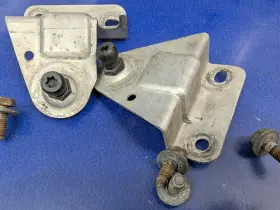 7213702 Bmw 2008-2014 X6 M E71 Front Brackets Left Right Oem Bolts Engine Cover Mount