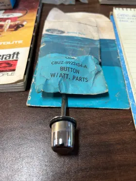 C8uz-8922454-a Ford 1969/1974 Econolie Nos Door Handle Button