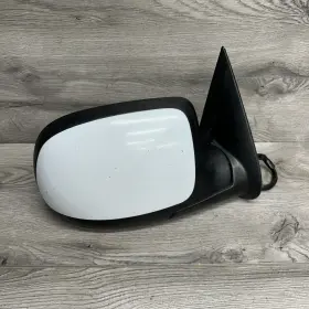 82-07200-004 General Motors 2003-2006 Gmc Sierra Yukon Passenger Door Mirror Right White Puddle Light Heated