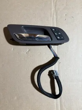 8780c02071100 General Motors 07-14 Chevy/gmc/cadillac Truck/suv Drivers Side Lh Front Inside Handle Buttons