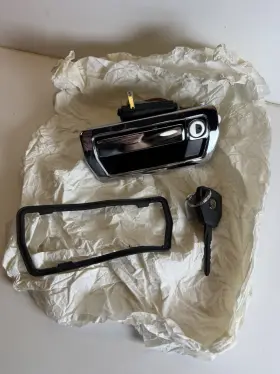 Bec-20245 Jaguar 97-98 Xj Left Front Door Handle With Installation Key And Gasket New