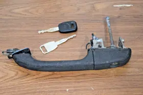 Cxb103030h Land Rover Oem Discovery 2 Left Front Drivers Door Handle With Key And Lock Rod
