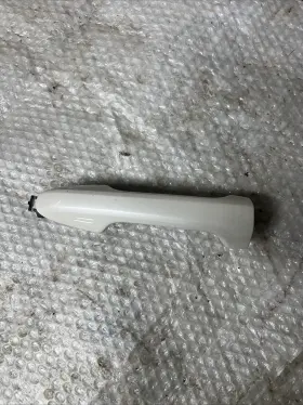 692100e080c0 Toyota 2014 -2019 Highlander Front Right Side Exterior Door Handle Oem White
